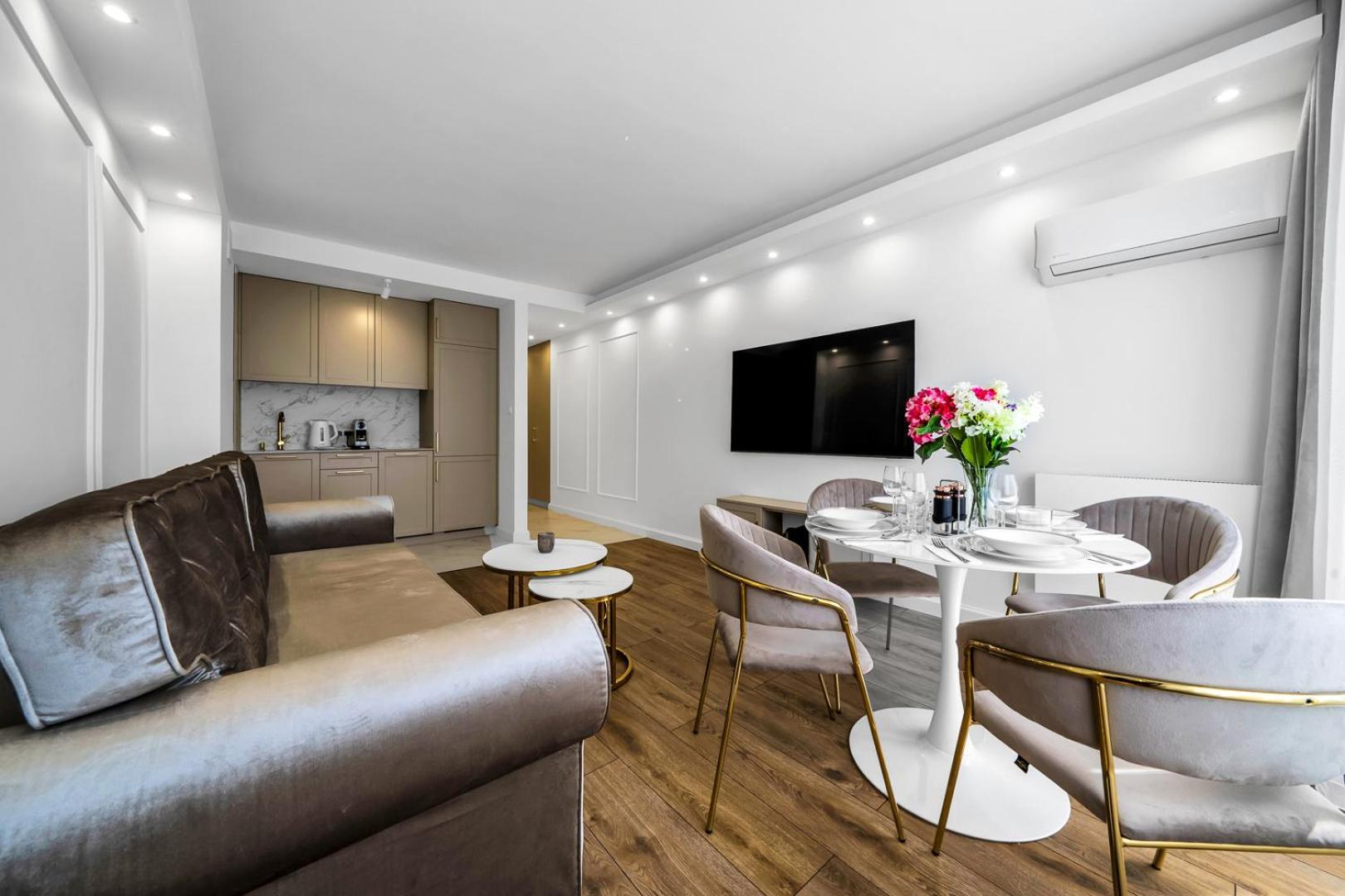 Warsaw Centrum Apartment - Workspace, Balcony - By Rentujemy Bagian luar foto